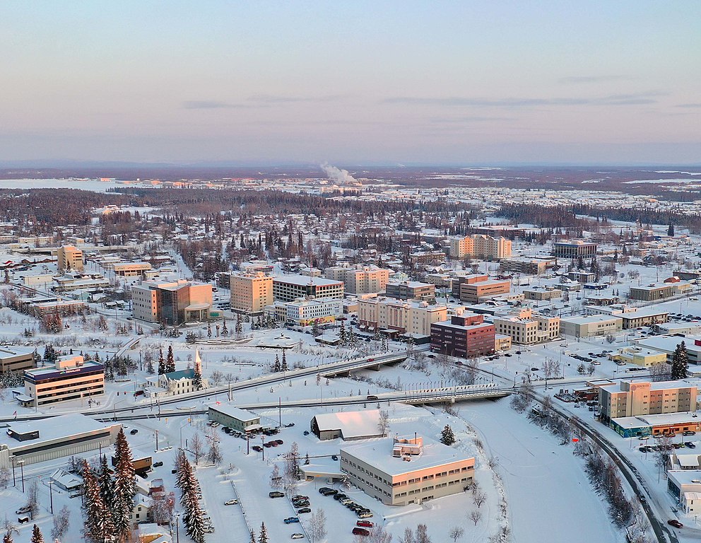Image article, Vue aérienne de Fairbanks, avec un ciel clair en hiver, photo de Quintin Soloviev en 2020, cc-by-sa