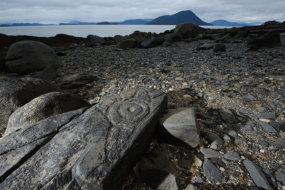 Image article, Pétroglyphe sur la plage de Wrangell Alaska. The Forest Service of the United States Department 